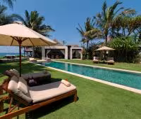 Villa Majapahit Maya, Sunbeds
